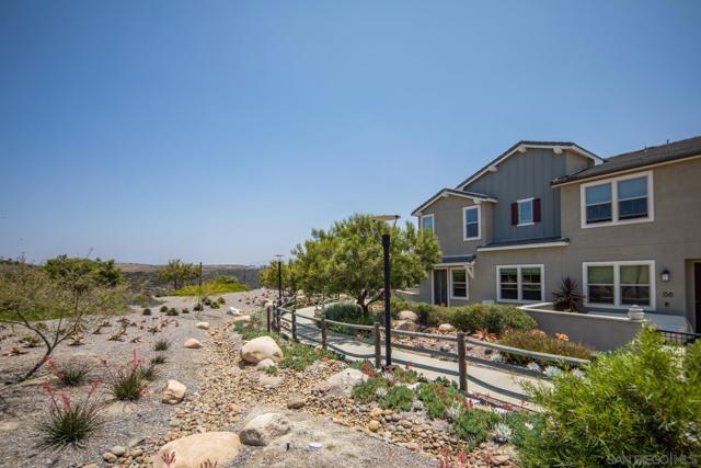 1257 Calle Datura, Chula Vista CA: https://media.crmls.org/mediaz/8729dc2a-730f-40d3-af19-7c0399775435.jpg