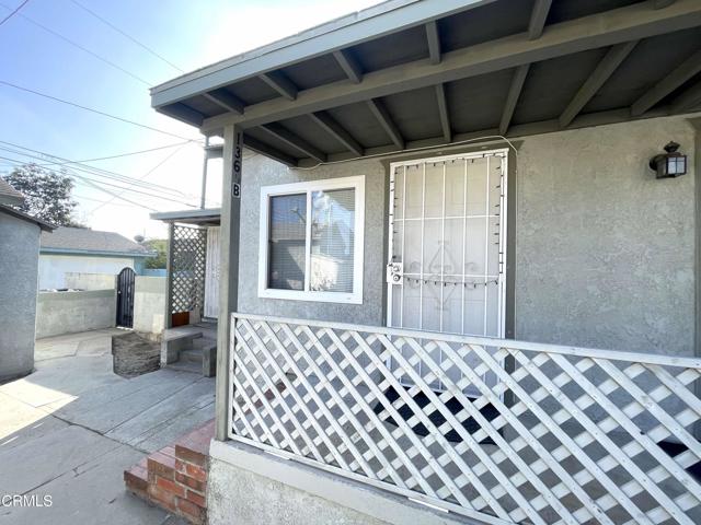 136 S Roosevelt Avenue, Oxnard CA: https://media.crmls.org/mediaz/8729ff6c-8d3a-4da8-b7b0-061ac72b76cf.jpg