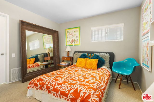 1313 Corona Drive, Glendale CA: https://media.crmls.org/mediaz/872a0f4b-dfbc-453e-ab44-525e2049c6ce.jpg