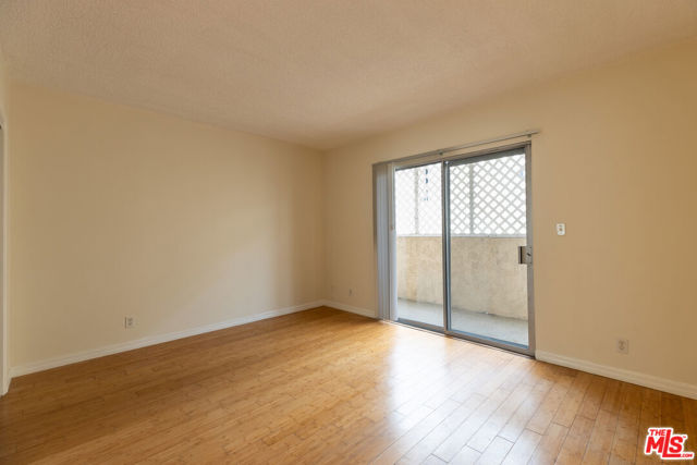 1033 6TH Street, Santa Monica CA: https://media.crmls.org/mediaz/872a2604-4e62-463f-9bfe-9fb2de4c3c02.jpg