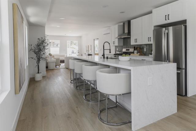 1028 30 Lincoln Ave, San Diego CA: https://media.crmls.org/mediaz/872a5011-a571-4333-a2d8-d27b90caa851.jpg