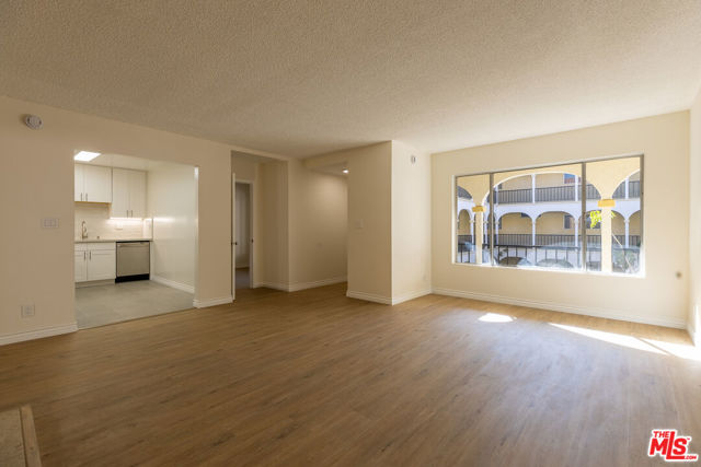 1033 6TH Street, Santa Monica CA: https://media.crmls.org/mediaz/872a834d-76ff-48e9-ab58-b21555d223ff.jpg