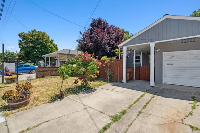 32027 Carroll Avenue, Hayward CA: https://media.crmls.org/mediaz/872b8a39-72bb-45ee-90fb-4c3500dc1f32.jpg