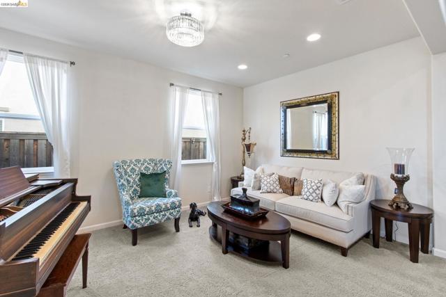 2469 Talaria Dr, Oakley CA: https://media.crmls.org/mediaz/872c4260-c1a7-4e68-aff6-0ef871982b7e.jpg