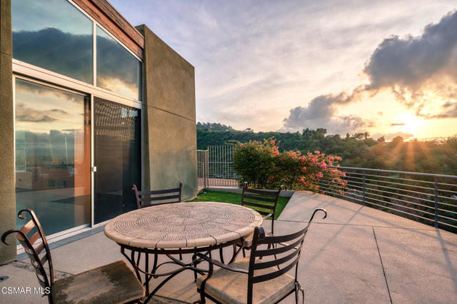 3681 Alomar Drive, Sherman Oaks CA: https://media.crmls.org/mediaz/872c4c69-804e-4170-8297-8346e566e041.jpg