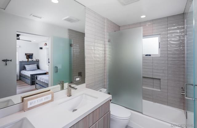 1303 Hermes Ave, Encinitas CA: https://media.crmls.org/mediaz/872c50e5-f023-4c2e-a96f-8e52fe0a91b2.jpg