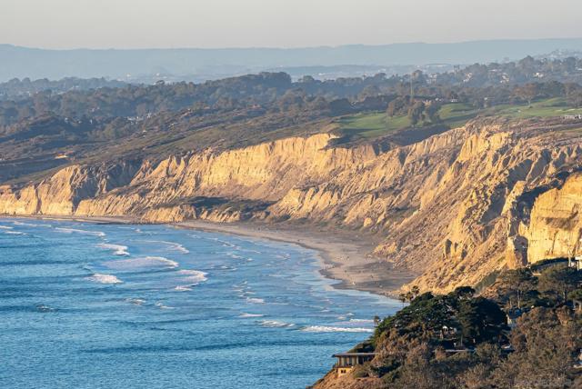 2365 Via Siena, La Jolla CA: https://media.crmls.org/mediaz/872d2066-c9d4-4b2b-adc0-d9dfc92471b2.jpg