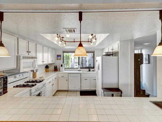 171 Winterhaven Circle, Palm Desert CA: https://media.crmls.org/mediaz/872d6596-2609-4c5a-88b0-79fe82179a70.jpg