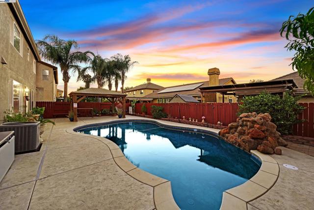 1419 Nubian St, Patterson CA: https://media.crmls.org/mediaz/872d8e05-95dd-4f80-a2c7-6983a40d31ba.jpg