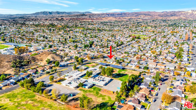 2425 Dusan Street, Simi Valley CA: https://media.crmls.org/mediaz/872ded00-94d6-42b6-a849-03360b9a7ee2.jpg