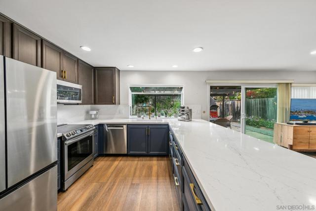 1554 Traveld Way, Encinitas CA: https://media.crmls.org/mediaz/872dfb98-14c3-413e-b1d1-d5f05b1ee482.jpg