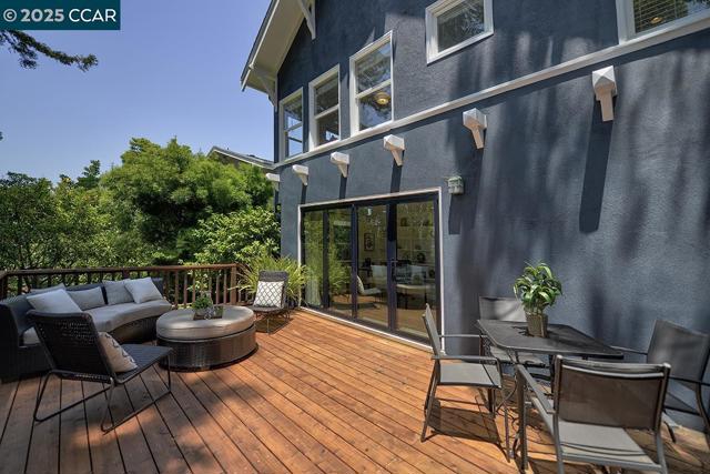 1039 Elsinore, Oakland CA: https://media.crmls.org/mediaz/872e424b-5e75-4a5b-a585-ffdb7e797eda.jpg