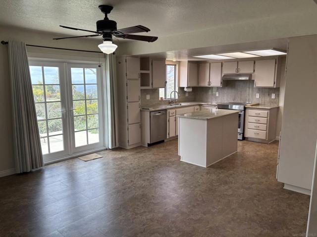 6702 Rainbow Hts. Rd.,  CA: https://media.crmls.org/mediaz/872ec5ec-95b2-498c-bfff-b4d8e2b42012.jpg