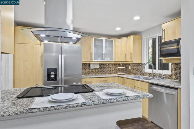 1117 Indian Summer Ct, San Jose CA: https://media.crmls.org/mediaz/872ed672-6dd9-4dcb-9c79-b188752e2af4.jpg