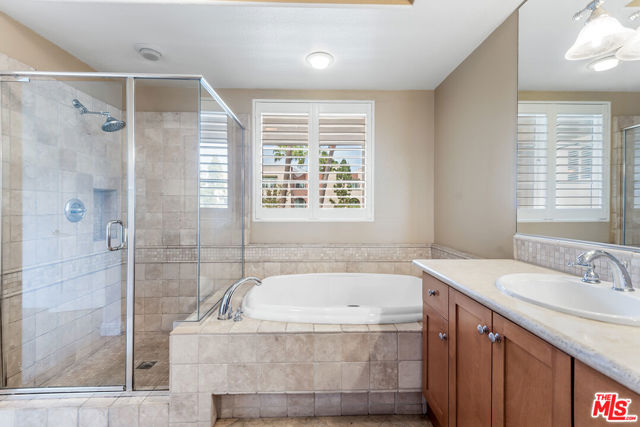 5831 Seawalk Drive, Playa Vista CA: https://media.crmls.org/mediaz/872fe38a-22d0-4d69-b558-a897200a4eba.jpg
