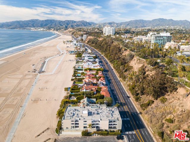 723 Palisades Beach Road, Santa Monica CA: https://media.crmls.org/mediaz/87302b53-bf55-40fd-8afe-c81de9a1cb00.jpg
