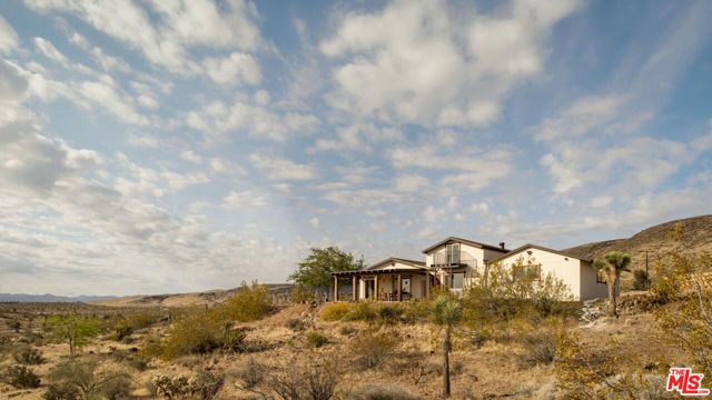 2339 Inca Trail, Yucca Valley CA: https://media.crmls.org/mediaz/8730b755-cd4a-49fb-ae06-807d7027d476.jpg
