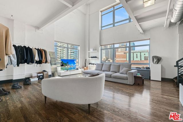 849 S Broadway, Los Angeles CA: https://media.crmls.org/mediaz/8730be61-7a57-416e-b9fe-c8921e31fc30.jpg