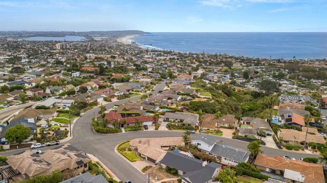 5602 Ladybird Lane, La Jolla CA: https://media.crmls.org/mediaz/8731461a-c13c-490c-bfce-f9ecbf62ad9d.jpg