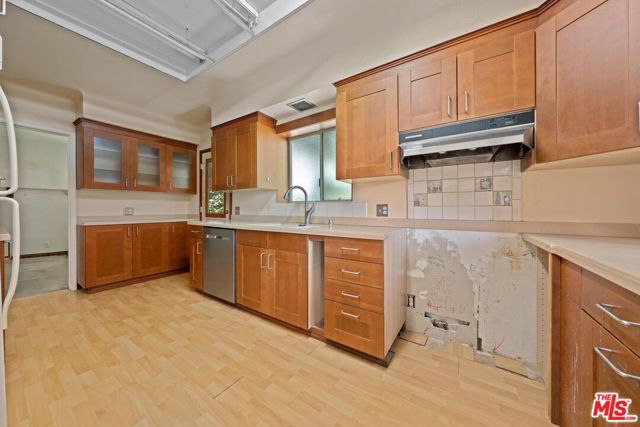 3512 Inglewood Boulevard, Los Angeles CA: https://media.crmls.org/mediaz/87315645-8771-4010-be28-512ecb2383df.jpg