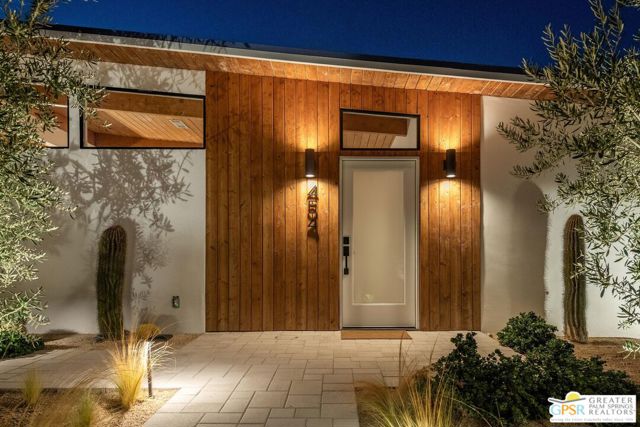 454 E Lindsey Drive, Palm Springs CA: https://media.crmls.org/mediaz/873173b4-7f4a-4ece-b02f-046f771b87c7.jpg