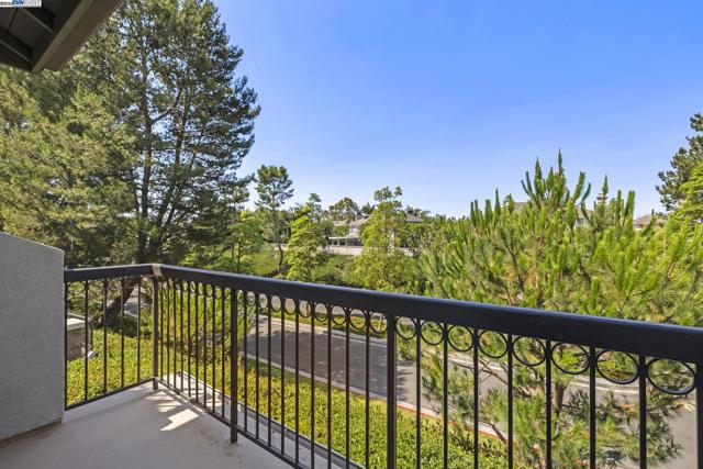 24 Dauphine, Newport Coast CA: https://media.crmls.org/mediaz/873192e0-0335-4c61-b783-33a53efcc249.jpg
