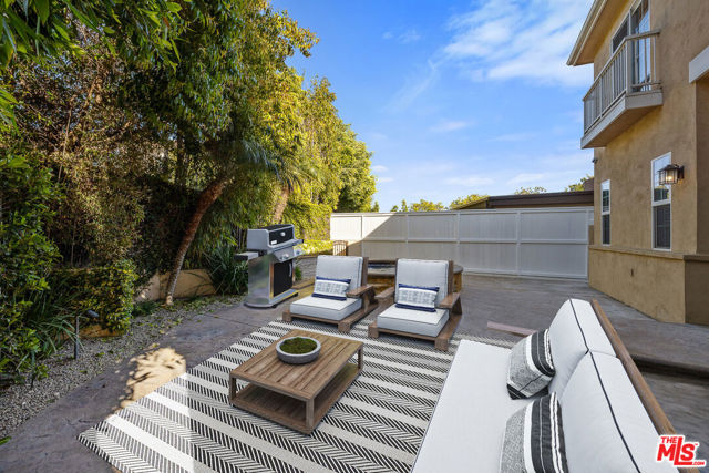 7412 Denrock Avenue, Los Angeles CA: https://media.crmls.org/mediaz/87319c76-41c8-473a-9410-aee4ee02e196.jpg
