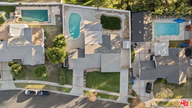 18352 Donmetz Street, Porter Ranch CA: https://media.crmls.org/mediaz/8731b1c8-d3e1-4d12-bbf0-8b3d5e16fbcd.jpg
