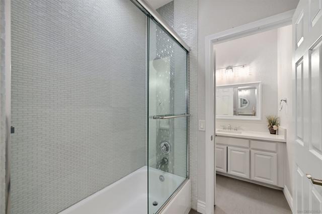 3140 Willow Creek Pl, Escondido CA: https://media.crmls.org/mediaz/8731d0ee-0a05-4680-8348-46997b4aa0ce.jpg