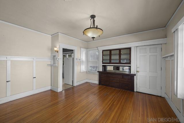 1821 25 Cypress Ave, San Diego CA: https://media.crmls.org/mediaz/8732133b-a52a-44b3-85bf-cf700438cdbe.jpg