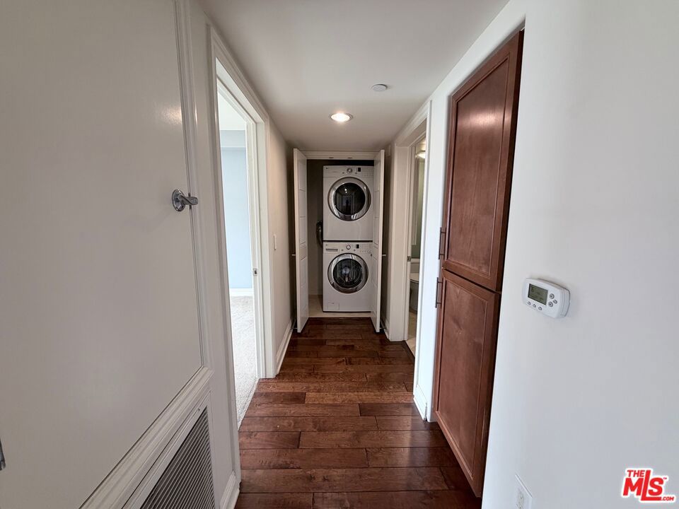 https://media.crmls.org/mediaz/873260ab-49bf-47df-b42b-4bfbfe835dcd.jpg?preset=X-Large
