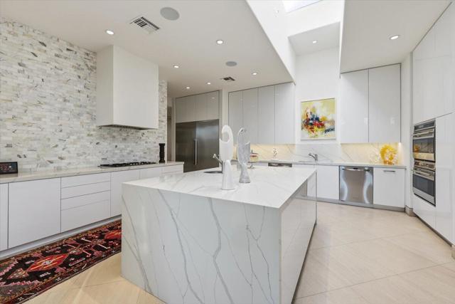 102 Waterford Circle, Rancho Mirage CA: https://media.crmls.org/mediaz/873270b0-c403-4a14-b2d9-0c9be57f21e3.jpg