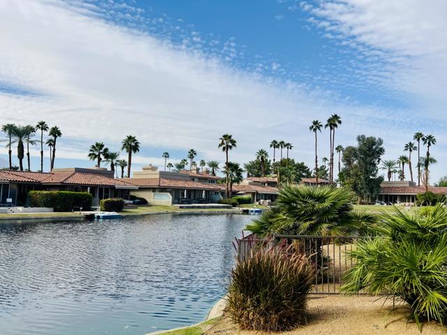 165 Lake Shore Drive, Rancho Mirage CA: https://media.crmls.org/mediaz/8732710d-185c-4cbc-8c33-356bd96b629a.jpg