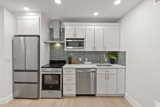 895 Laurel Avenue, Belmont CA: https://media.crmls.org/mediaz/87329a81-3a3f-48e5-b262-b0255439f204.jpg