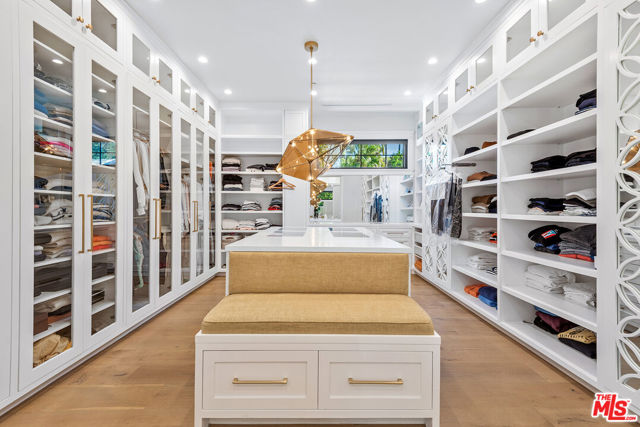 16144 HIGH VALLEY Place, Encino CA: https://media.crmls.org/mediaz/8732b6b1-4ecc-44ec-a875-7c5078a2d223.jpg