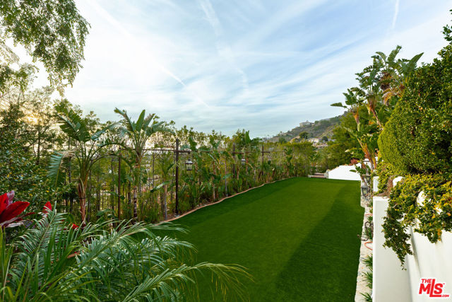330 Kempton Road, Glendale CA: https://media.crmls.org/mediaz/8732b917-925f-4388-a83c-fc7d6c553082.jpg