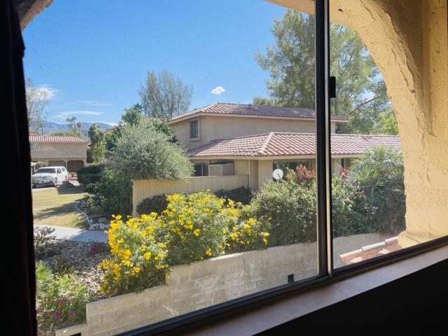 72725 Jack Kramer Lane, Palm Desert CA: https://media.crmls.org/mediaz/87331e87-8609-4469-9662-a9922e4e2421.jpg