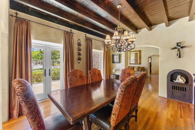 4386 Adams Ave, San Diego CA: https://media.crmls.org/mediaz/8733aa19-67a9-4116-85b4-bd895fb62143.jpg