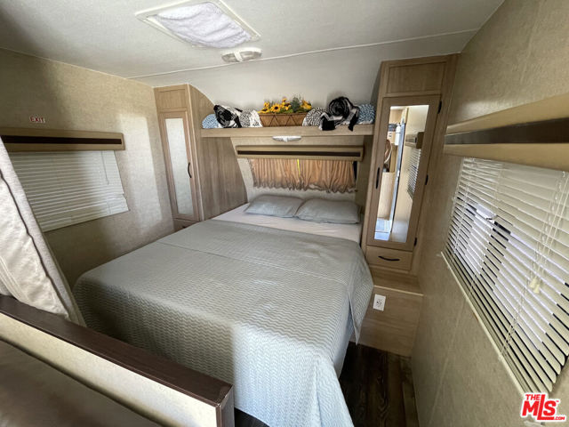8144 Jefferson Street, Mojave CA: https://media.crmls.org/mediaz/8733b165-50e6-4696-8934-6dbc51baf5b1.jpg