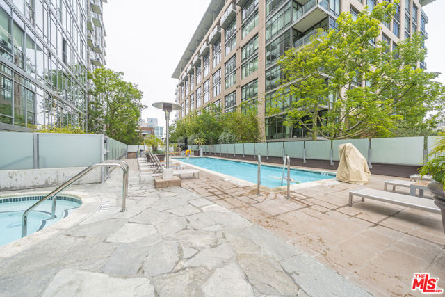 1100 S Hope Street, Los Angeles CA: https://media.crmls.org/mediaz/8733de17-4b14-442c-8f07-c339acf7ff97.jpg