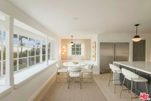 9315 Beverly Crest Drive, Beverly Hills CA: https://media.crmls.org/mediaz/87341386-eec5-4ee9-89ba-350aa65524f2.jpg