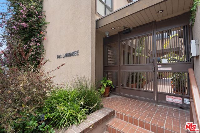 853 Larrabee Street, West Hollywood CA: https://media.crmls.org/mediaz/87344f59-57a6-49a3-b564-ff3d9c7cb267.jpg