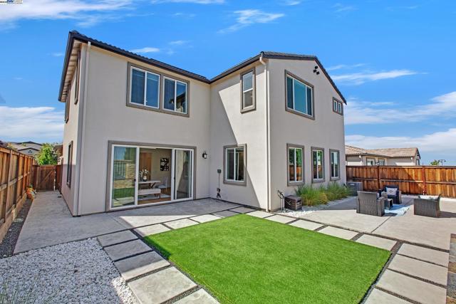 2222 Davie Pl, Tracy CA: https://media.crmls.org/mediaz/8734bceb-14db-4631-933f-bcc3d16b7fe1.jpg