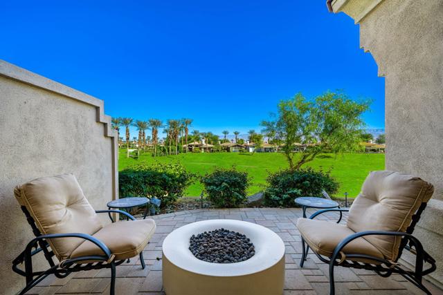 416 Desert Holly Drive, Palm Desert CA: https://media.crmls.org/mediaz/873500e7-dd17-4c1d-9fff-14a19c21c2fd.jpg