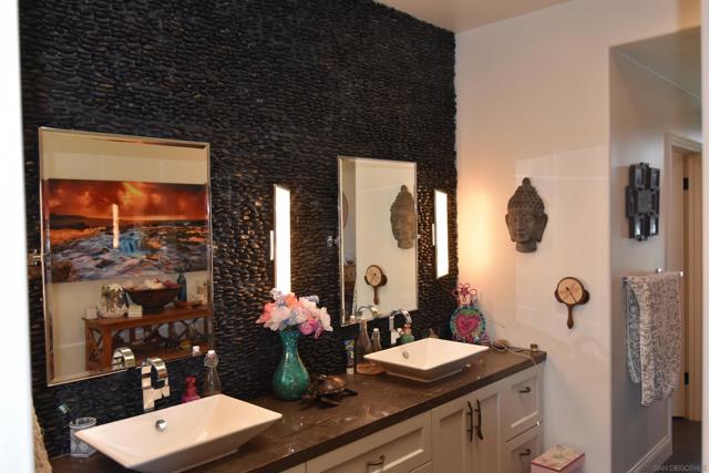 1153 Crest Dr, Encinitas CA: https://media.crmls.org/mediaz/873573f4-a8de-46d0-b7cf-1fc96c987f3a.jpg