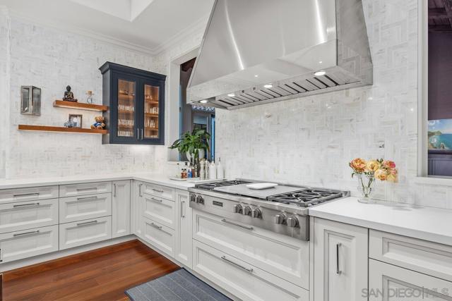 16590 Calle Familia, Rancho Santa Fe CA: https://media.crmls.org/mediaz/8737f7fc-7927-4128-aee5-cd6bb788b92a.jpg