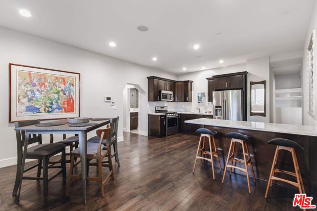 3200 Wrightwood Drive, Studio City CA: https://media.crmls.org/mediaz/873801ad-c642-475c-882b-74ec5d2efbb5.jpg