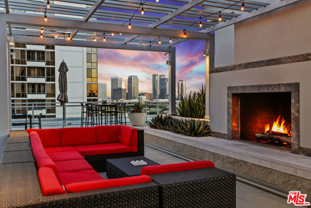 10700 Wilshire Boulevard, Los Angeles CA: https://media.crmls.org/mediaz/87380cde-4b5c-4bbf-8482-00e262d5bbb7.jpg