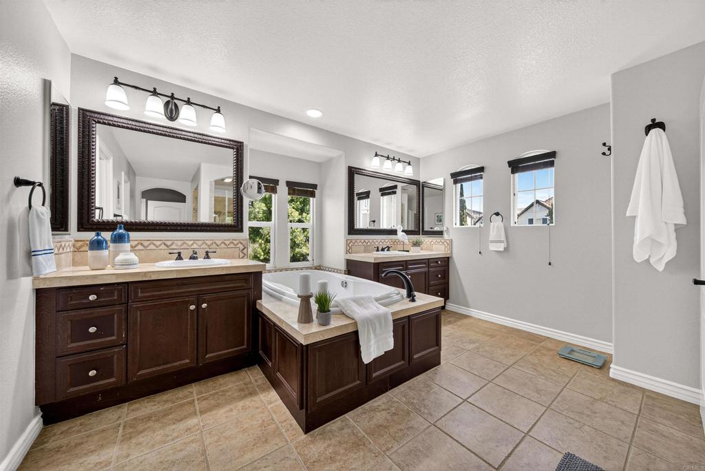 https://media.crmls.org/mediaz/873843f1-954a-4ded-9142-ada8c1243103.jpg?preset=X-Large