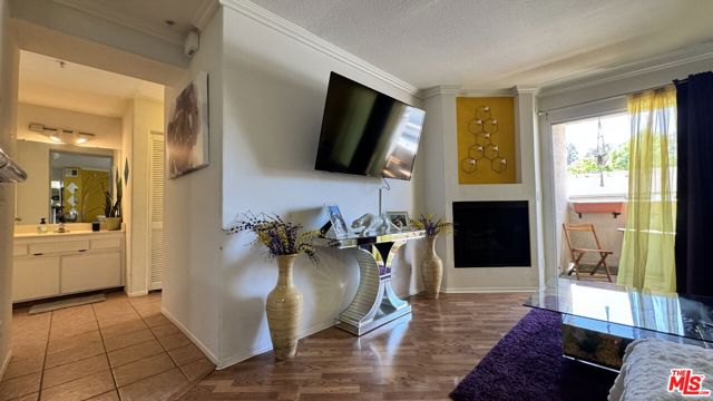 15455 Sherman Way, Van Nuys CA: https://media.crmls.org/mediaz/87388123-93aa-418d-b3ad-5da557ffb2da.jpg